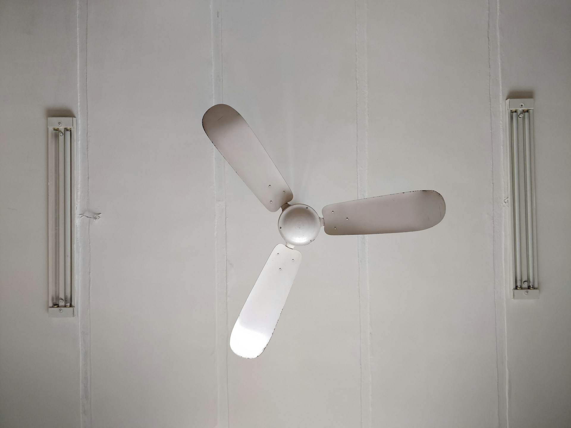 How Much Power Does a Ceiling Fan Use Energy Efficiency Explained Magnify Electric